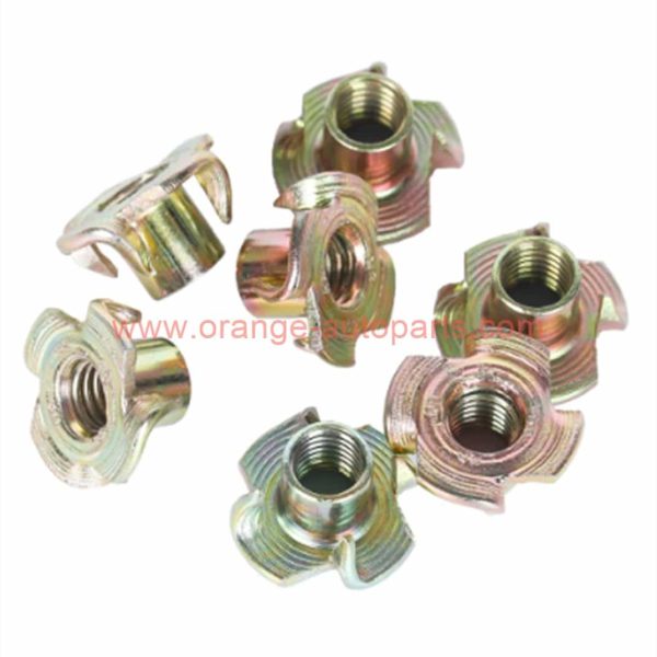 China Supplier M6 M8 M10 Din 1624 Galvanized 4 Claw Wood Inserts Tee Nut 4 Prong T Nuts