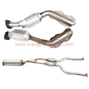 China Factory Auto Engine Parts Universal Exhaust Catalytic Converter For Toyota Crown For Toyta Reiz 2.5