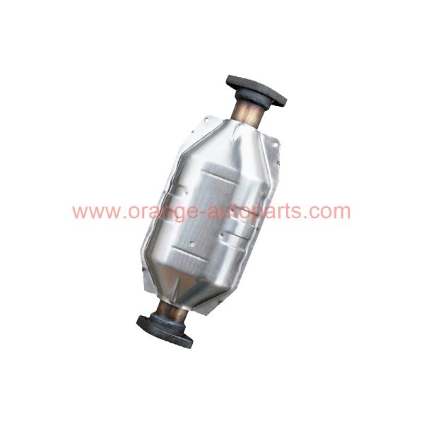 China Factory Catalytic Converter With Ceramic Catalyst For Mitsubishi Cheetah With 4 Cylinder Engine