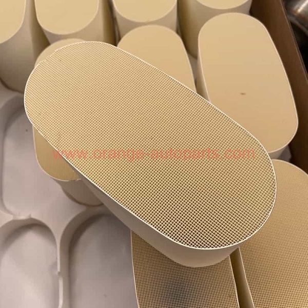China Factory Ceramic Filter Exhaust Ceramic Catalyst Racetrack Shape Substrate For Flat Catalytic Converter Euro1 2 3 4 Euro5