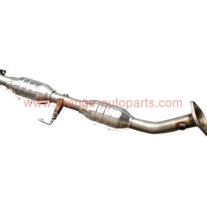 China Factory Euro 4 Fit Engine Parts Three Way Exhaust Catalytic Converter For Toyota Prado 2700