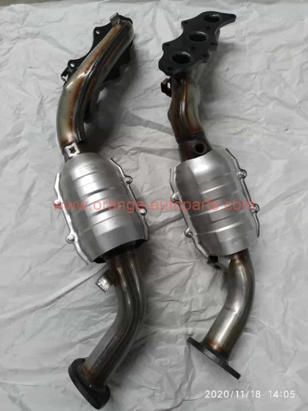 China Factory Exhaust Catalytic Converter For Toyota Land Cruiser