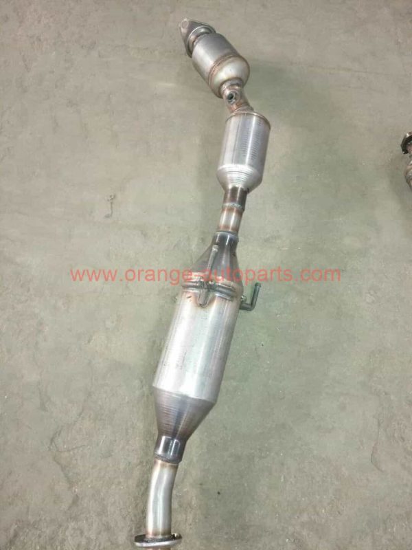 China Factory Fit Exhaust Catalytic Converter Fit Toyota Auris