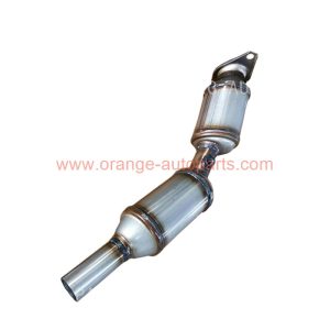 China Factory Fit Toyota Prius Catalytic Converter 10-15 1.8l Model