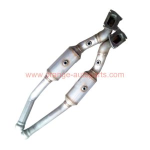 China Factory Three Way Exhaust Catalytic Converter Fit Chrysler Crossfire