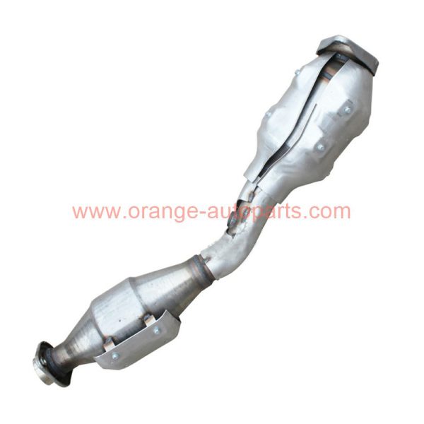 China Factory Three- Way Exhaust Catalytic Converter Fit Nissan Geniss 1.8