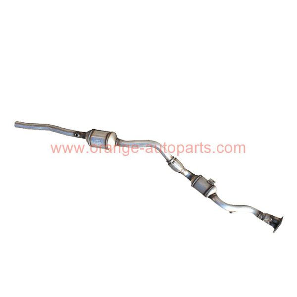 China Factory Three Way Exhaust Catalytic Converter Fit Volkswagen Vw Passat 4000